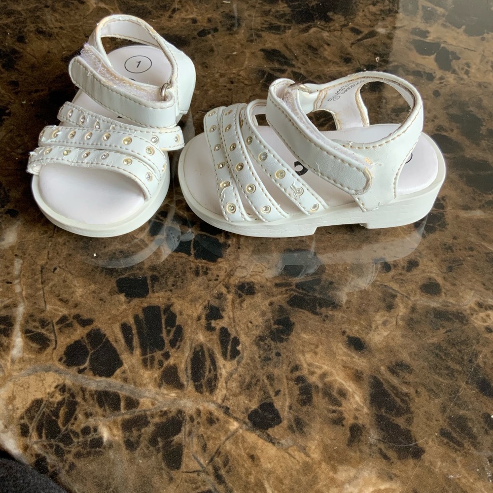 Girls sandals - Picture 2 of 3